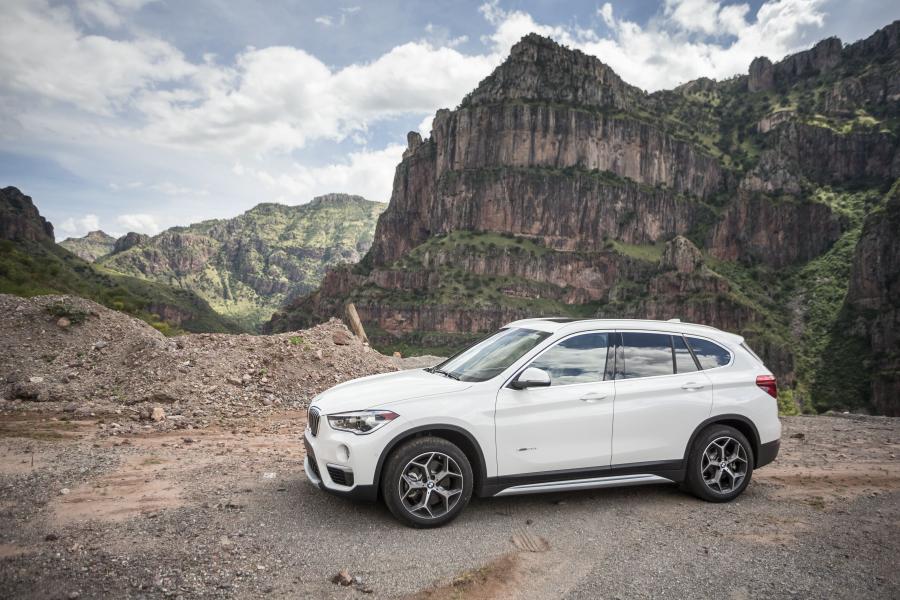  BMW X1 xDrive28i xLine 2016 года  (NA) (фото 4 из 11)